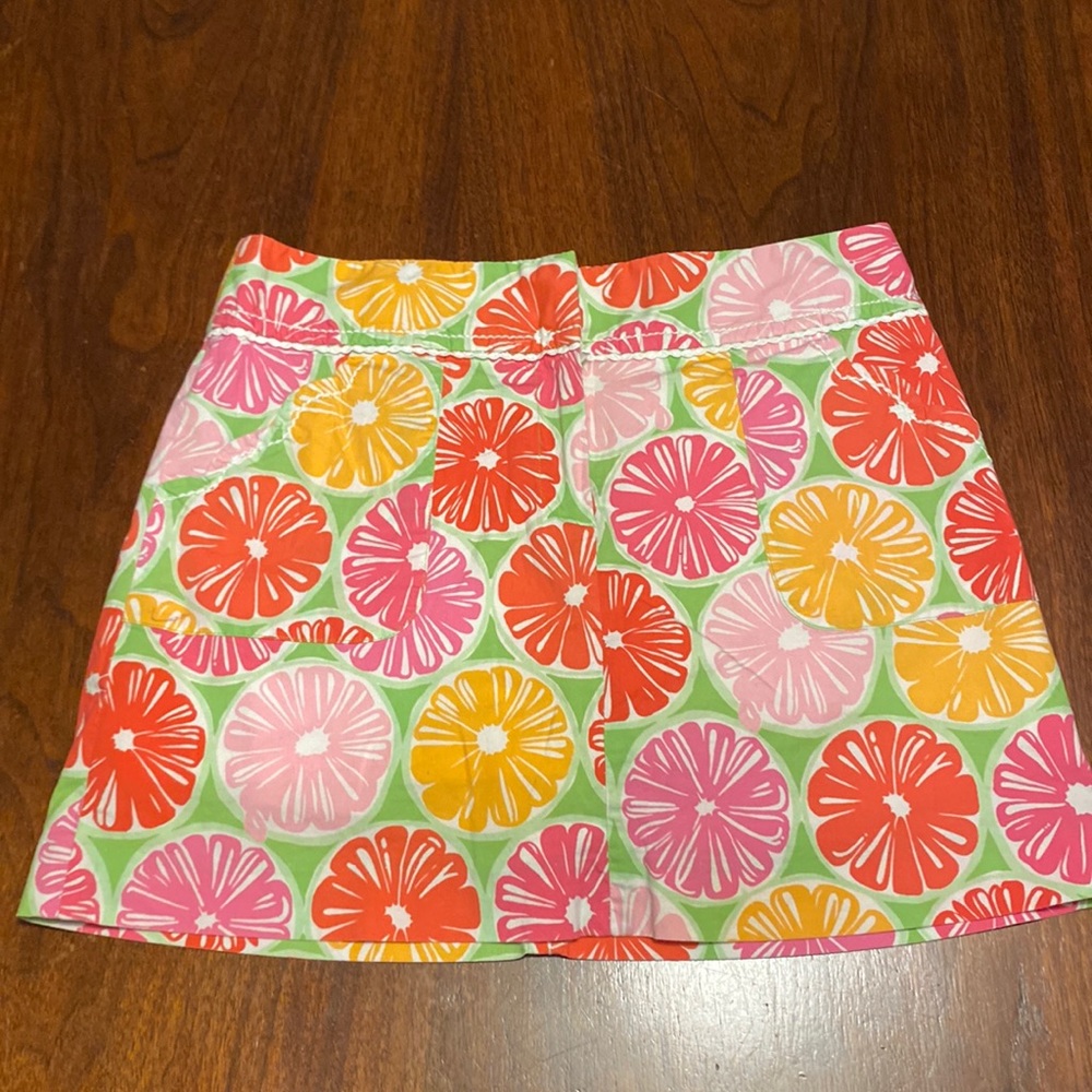 Lilly Pulitzer women’s size 2 colorful skirt with white shorts liner. Grapefruit